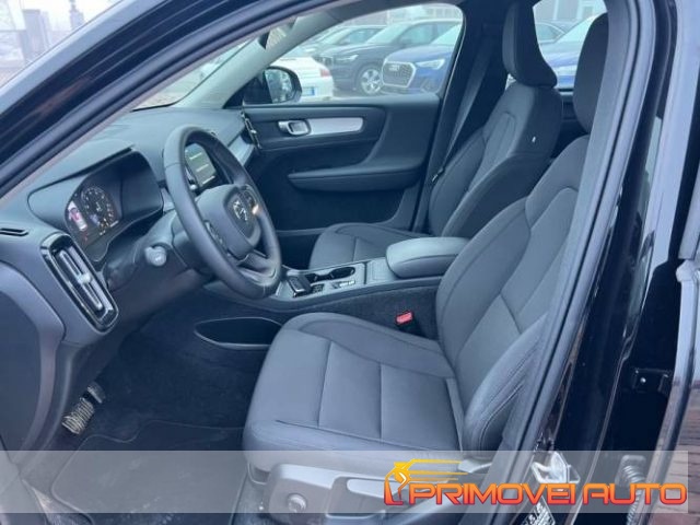 Volvo XC40 B4 AWD Geartronic Momentum Pro - foto 2 di 4
