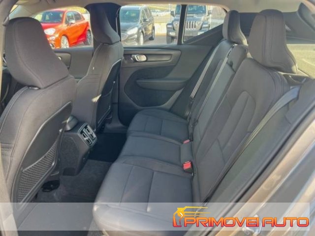 Volvo XC40 B4 AWD Geartronic Momentum Pro - foto 3 di 4
