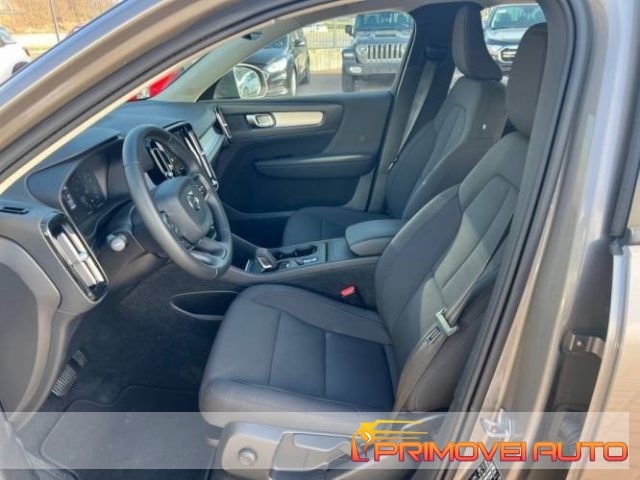 Volvo XC40 B4 AWD Geartronic Momentum Pro - foto 2 di 4