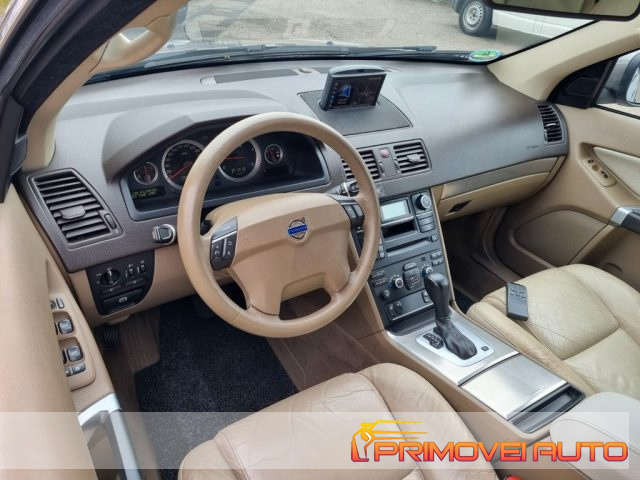Volvo XC90 D5 AWD Geartronic - foto 2 di 4