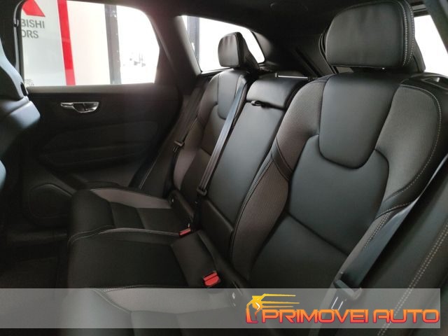 Volvo XC60 B4 (d) AWD Geartronic R-design - foto 3 di 4