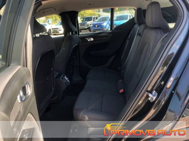 Volvo XC40 B4 AWD Geartronic Momentum Pro - foto 3 di 4