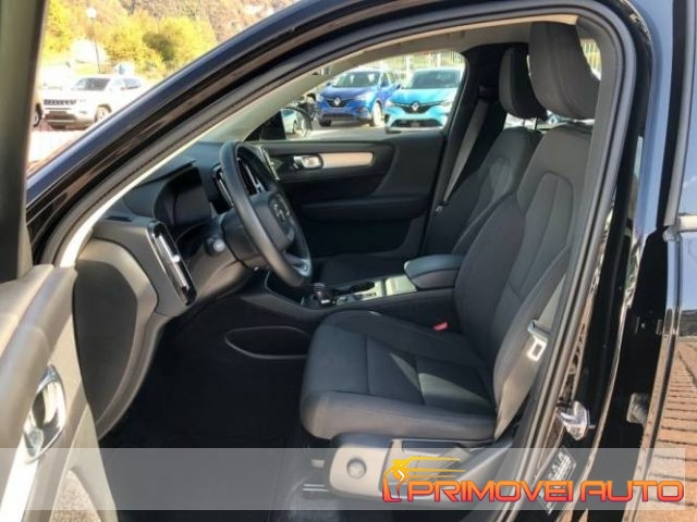 Volvo XC40 B4 AWD Geartronic Momentum Pro - foto 2 di 4
