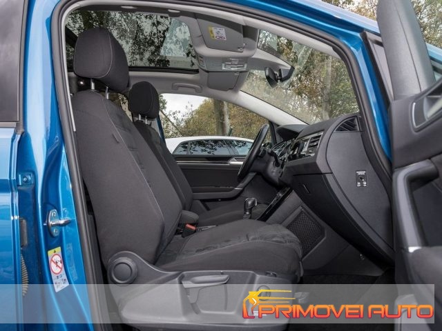 Volkswagen Touran 1.5 TSI EVO DSG R-Line BlueMotion Technology usato a CASTELNUOVO RANGONE
