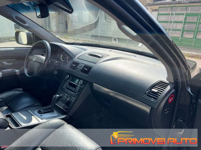 Volvo XC90 D5 AWD - foto 3 di 4