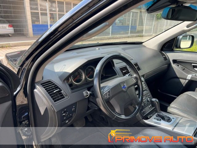 Volvo XC90 D5 AWD - foto 2 di 4