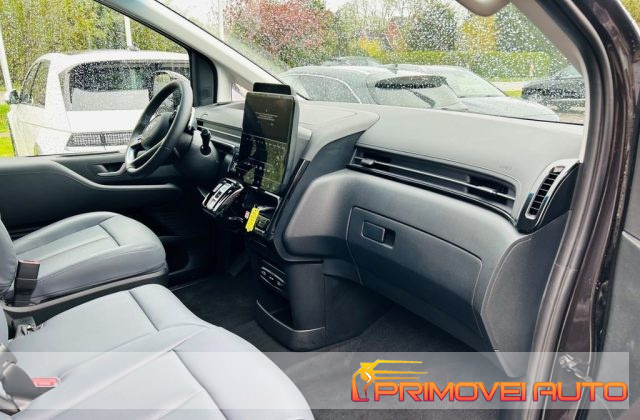 Hyundai STARIA 2.2 AT 9 posti - foto 1 di 4