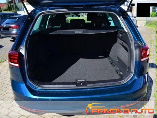 Volkswagen Passat Variant 2.0 TDI SCR EVO DSG Business, del 2023, 4.600 km, in vendita a Castelnuovo Rangone (MO)