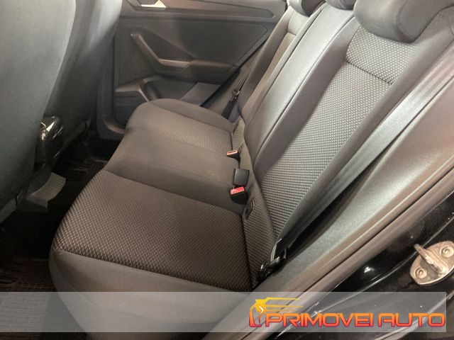 Volkswagen T-Roc 1.0 TSI 115 CV TSI - foto 3 di 4