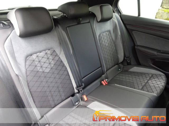 Volkswagen Golf 2.0 TDI 150 CV DSG SCR R-Line - foto 4 di 4