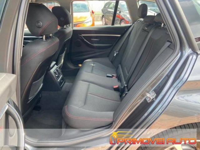 BMW 318 d Touring Sport - foto 3 di 4