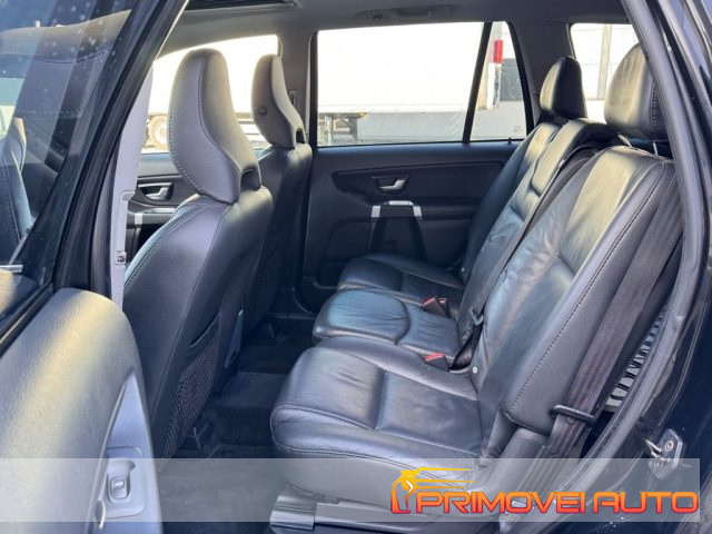 Volvo XC90 D5 AWD Momentum - foto 3 di 4