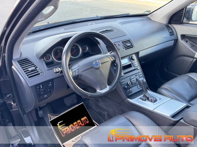 Volvo XC90 D5 AWD Momentum - foto 2 di 4