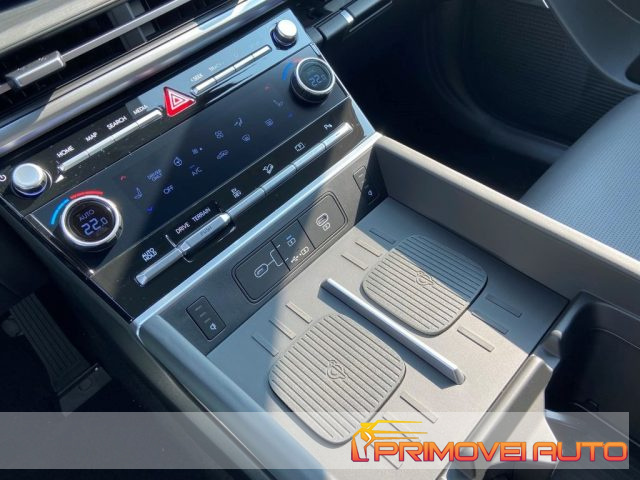 Hyundai SANTA FE 1.6 T-GDi HEV 4WD AT 7 posti XCLASS nuovo a CASTELNUOVO RANGONE