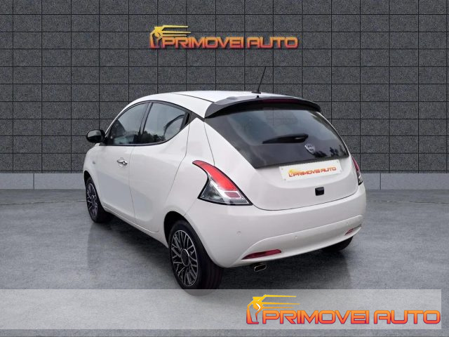 Lancia Ypsilon 1.0 FireFly 5 porte S&S Hybrid Platino - foto 4 di 4