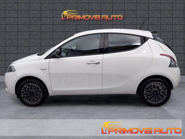 Lancia Ypsilon 1.0 FireFly 5 porte S&S Hybrid Platino - foto 3 di 4