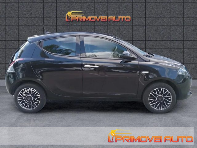 Lancia Ypsilon 1.0 FireFly 5 porte S&S Hybrid Platino - foto 2 di 4