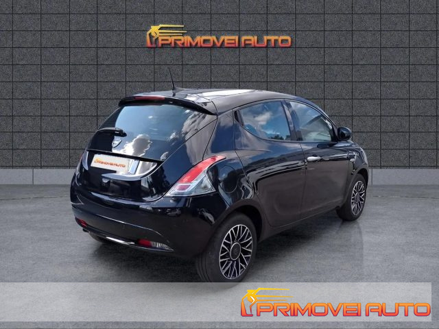 Lancia Ypsilon 1.0 FireFly 5 porte S&S Hybrid Platino - foto 3 di 4
