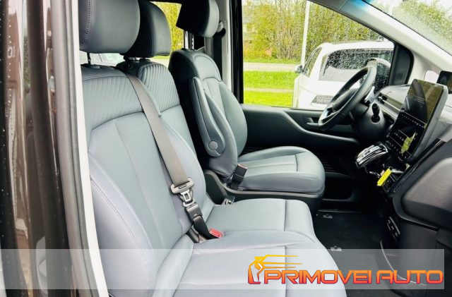 Hyundai STARIA 2.2 AT 2WD 9 posti - foto 2 di 4