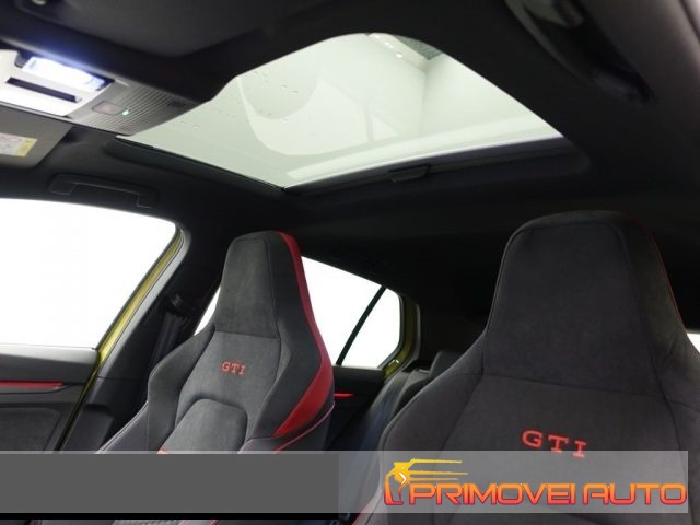 Volkswagen Golf 2.0 TSI GTI DSG, del 2023, 3.000 km, in vendita a Castelnuovo Rangone (MO)