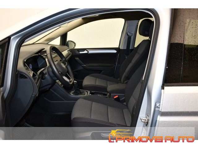 Volkswagen Touran 2.0 TDI 150 CV SCR DSG R-Line - foto 2 di 4