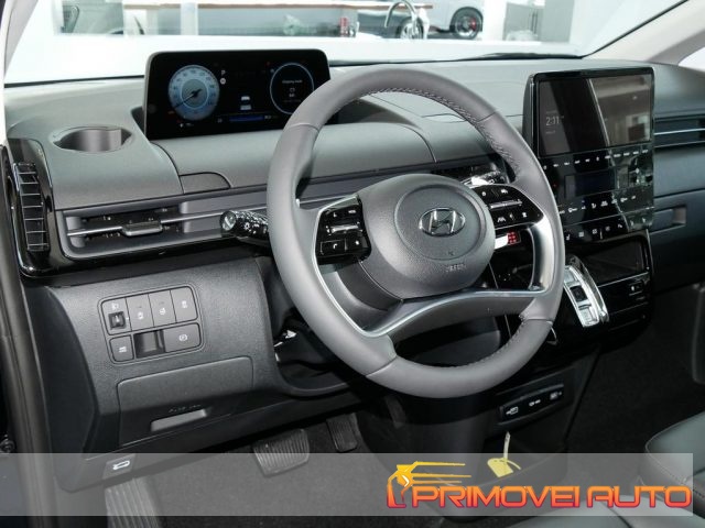 Hyundai STARIA 2.2 MT 4WD 9 posti - foto 2 di 4