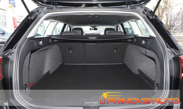 Volkswagen Passat Variant 1.5 TSI ACT Business usato a CASTELNUOVO RANGONE