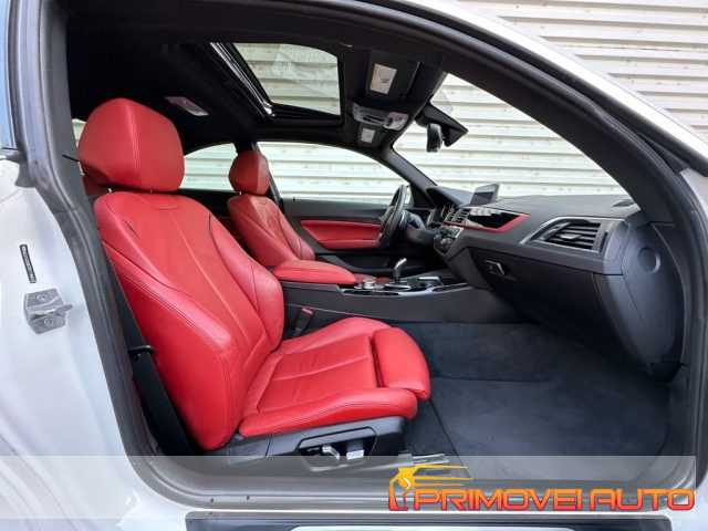 BMW 230 i Coupé Sport Line - foto 2 di 4