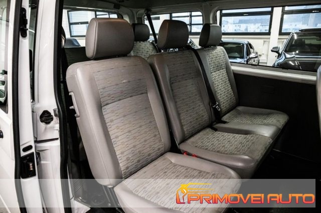 Volkswagen Caravelle 2.0 TDI 102CV PC Trendline, del 2012, 131.600 km, in vendita a Castelnuovo Rangone (MO)