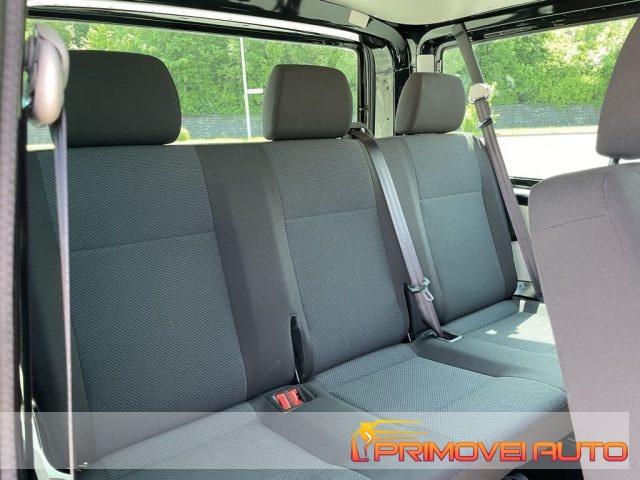 Volkswagen Transporter 2.0 TDI 150CV DSG Kombi, del 2019, 48.400 km, in vendita a Castelnuovo Rangone (MO)