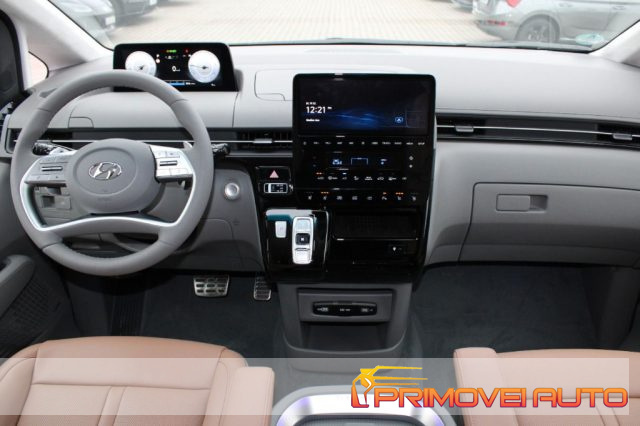 Hyundai STARIA 2.2 AT 2WD 7 posti Signature usato a CASTELNUOVO RANGONE