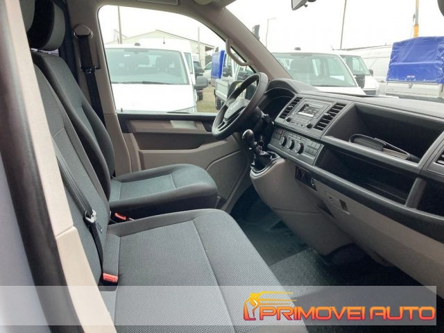 Volkswagen Transporter 2.0 TDI 102CV Kombi usato a CASTELNUOVO RANGONE