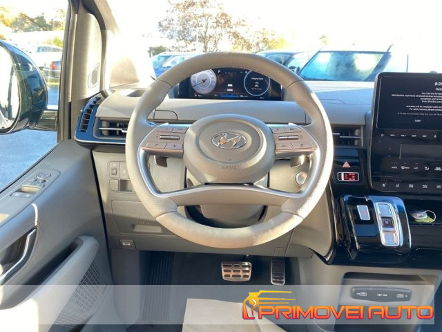 Hyundai STARIA 2.2 AT 2WD 7 posti - foto 2 di 4