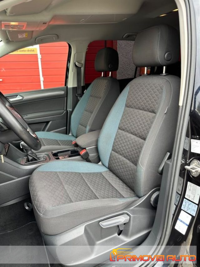 Volkswagen Touran 1.5 TSI DSG R-LINE - foto 2 di 4