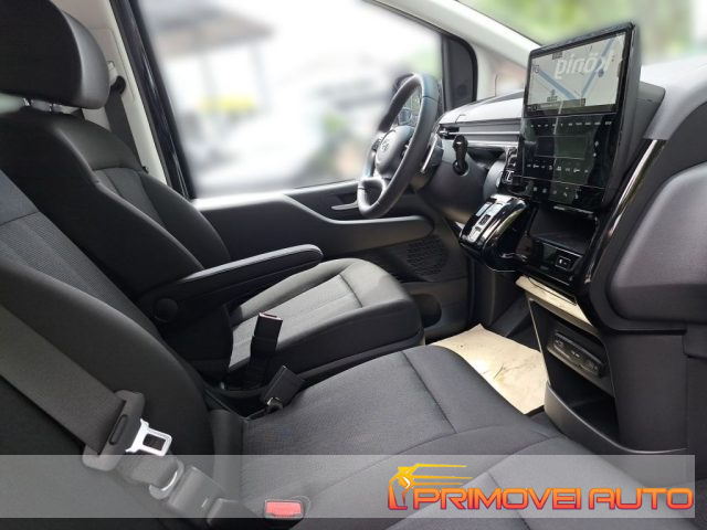 Hyundai STARIA 2.2 AT 2WD 9 posti Trend, del 2024, 2.000 km, in vendita a Castelnuovo Rangone (MO)