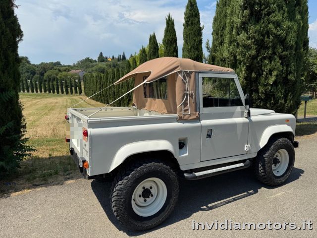 Land Rover Defender 90td Pick-Up RESTAURO PERSONALIZZATO - foto 2 di 4