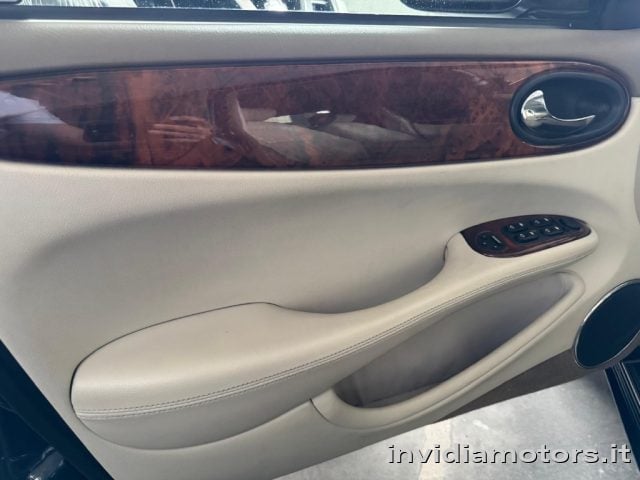 Jaguar XJ 4.0 V8 Sovereign ASI CRS - foto 4 di 4