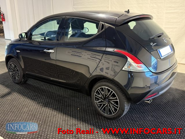 Lancia Ypsilon 1.0 FireFly 70 CV Hybrid Gold - PROMO - foto 2 di 4
