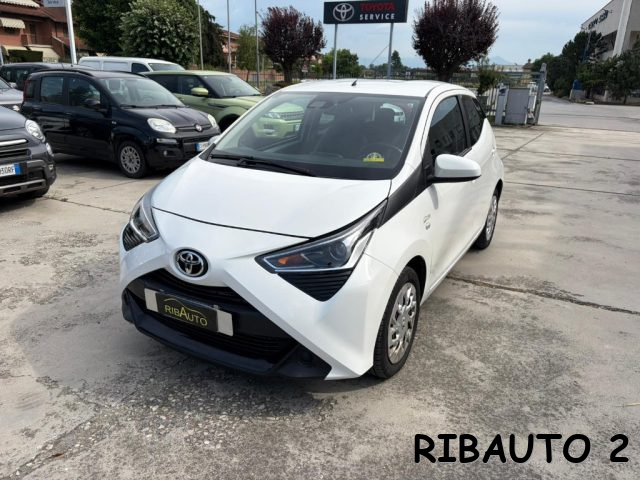 Toyota Aygo 1.0 VVT-i 69 CV 5 porte x-business usato a SAVIGLIANO
