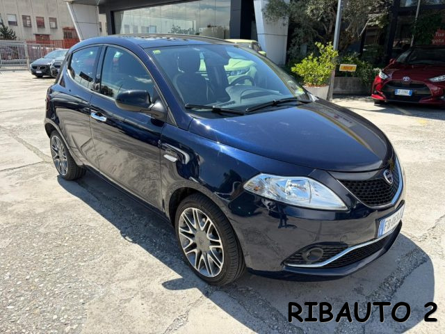 Lancia Ypsilon 1.3 MJT 16V 95 CV 5 porte S&S Platinum EURO6 - foto 2 di 4