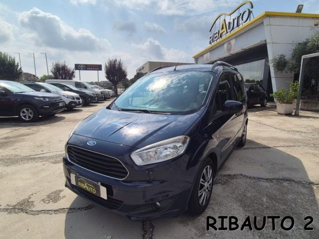 Ford Tourneo Courier 1.0 EcoBoost 100 CV Titanium, del 2015, 108.000 km, in vendita a Savigliano (CN)