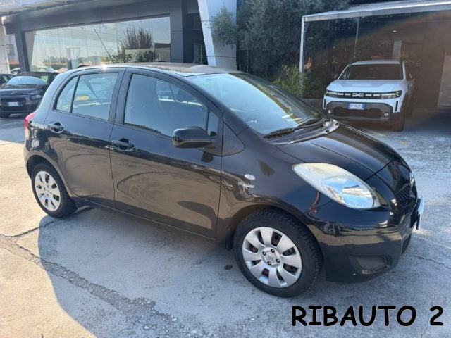 Toyota Yaris 1.0 5 porte Sol - foto 2 di 4
