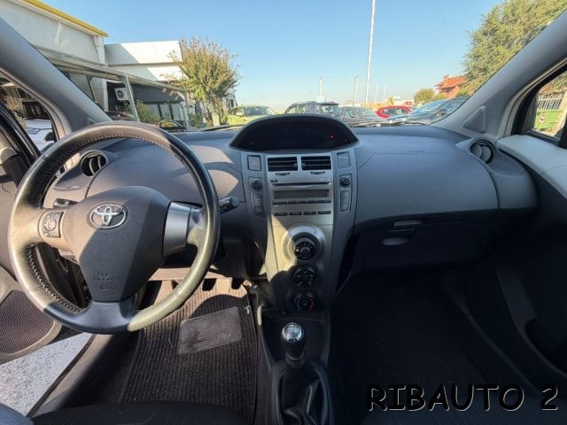 Toyota Yaris 1.0 5 porte Sol - foto 4 di 4