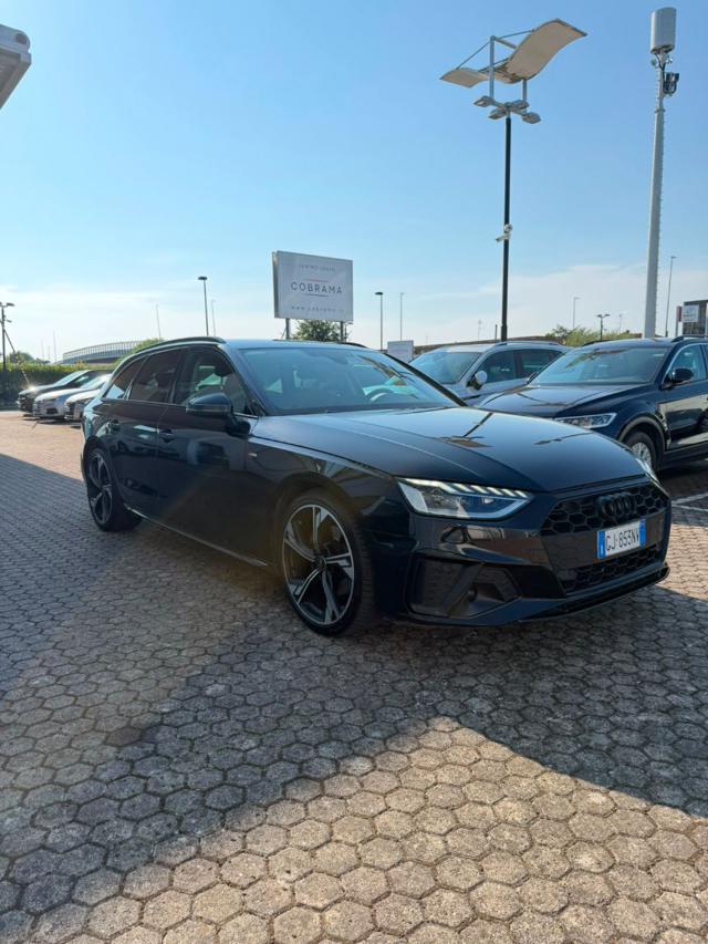 Audi A4 Avant 35 TDI/163 CV S line edition FARI MATRIX - foto 2 di 4