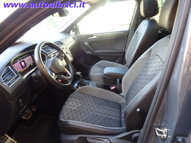 Volkswagen Tiguan 1.5 TSI 150 CV DSG ACT R-LINE, del 2021, 62.037 km, in vendita a Senago (MI)
