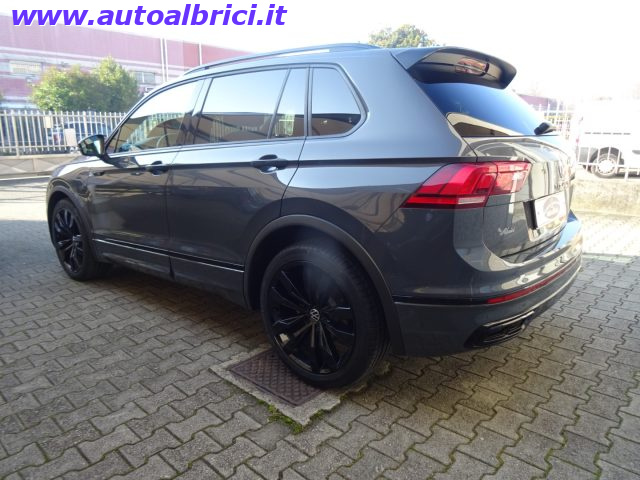 Volkswagen Tiguan 1.5 TSI 150 CV DSG ACT R-LINE, del 2021, 62.037 km, in vendita a Senago (MI)