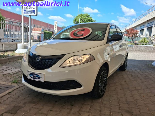 Lancia Ypsilon 1.0 FIREFLY S&S HYBRID SILVER - foto 4 di 4