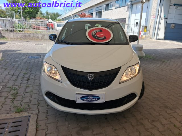 Lancia Ypsilon 1.0 FIREFLY S&S HYBRID SILVER - foto 3 di 4