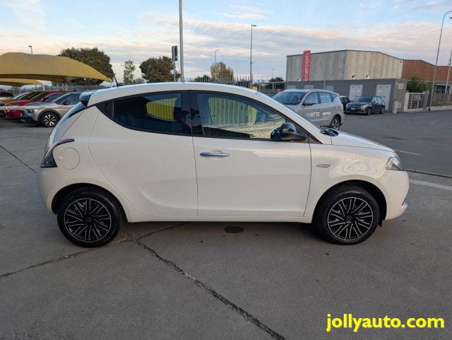Lancia Ypsilon 1.0 FireFly 5 porte S&S Hybrid Gold - foto 4 di 4