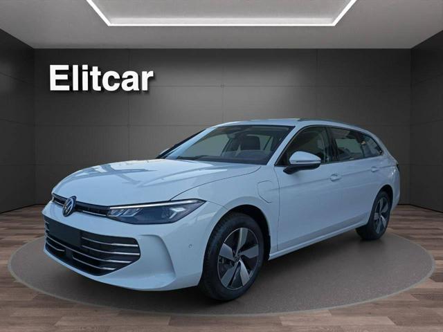 Volkswagen Passat 1.5 eTSI 150 CV Business nuovo a MAGENTA